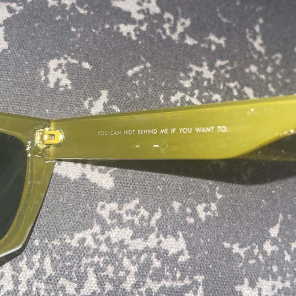 URBAN OUTFITTERS MUIR RECTANGLE SUNGLASSES - GREEN (PREOWNED) - Picture 3 of 4